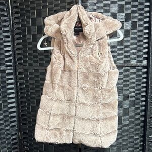 Liz Claiborne Women's Cream Faux Fur Vest